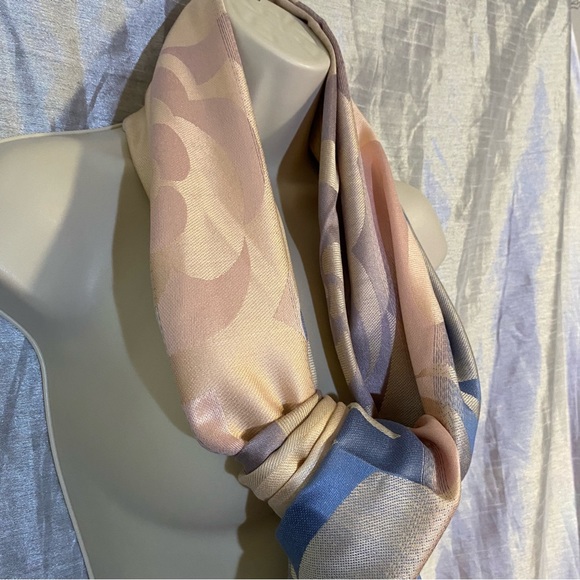 Beige and blue pashmina 72”x 28” very soft viscose/acrylic NWT - Picture 5 of 7